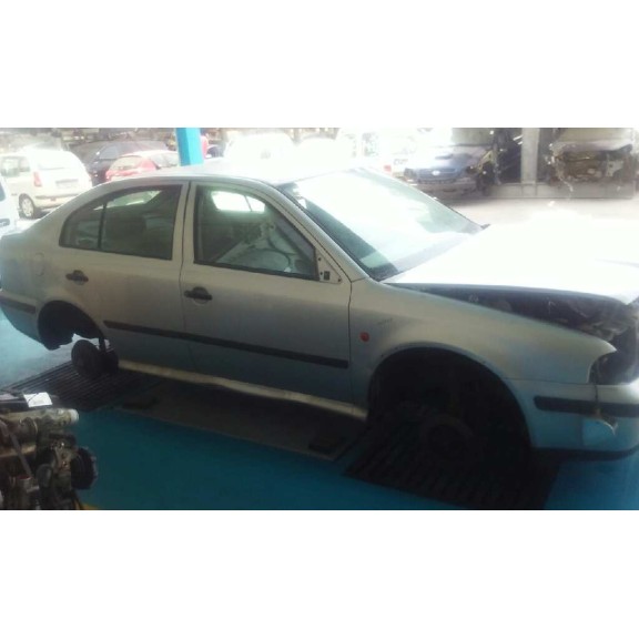 skoda octavia berlina (1u2) del año 1999