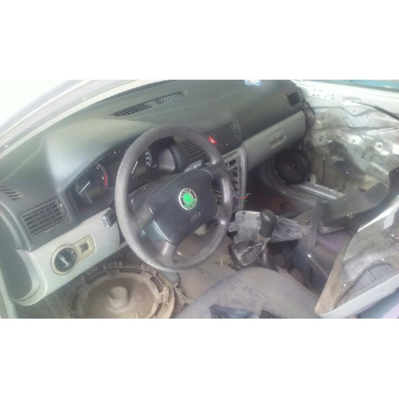 skoda octavia berlina (1u2) del año 1999