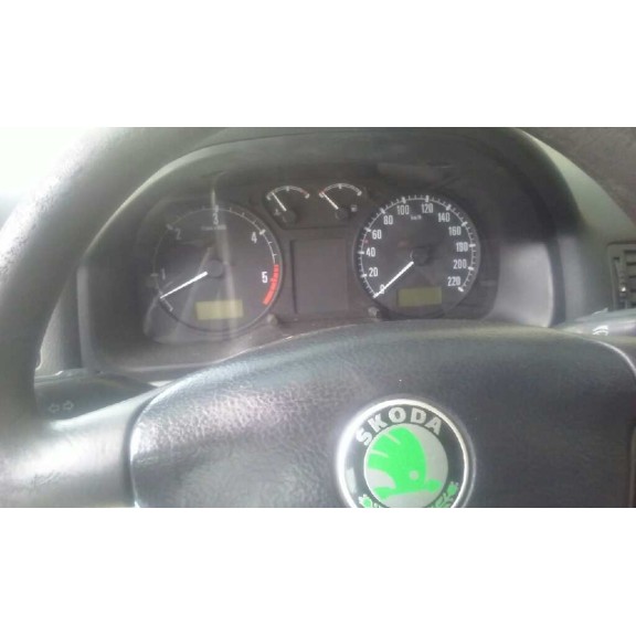 skoda octavia berlina (1u2) del año 1999