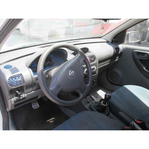 opel corsa c del año 2001