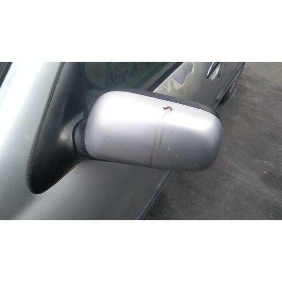 nissan primera berlina (p11) del año 1999