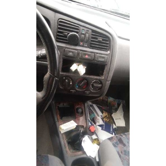 nissan primera berlina (p11) del año 1999