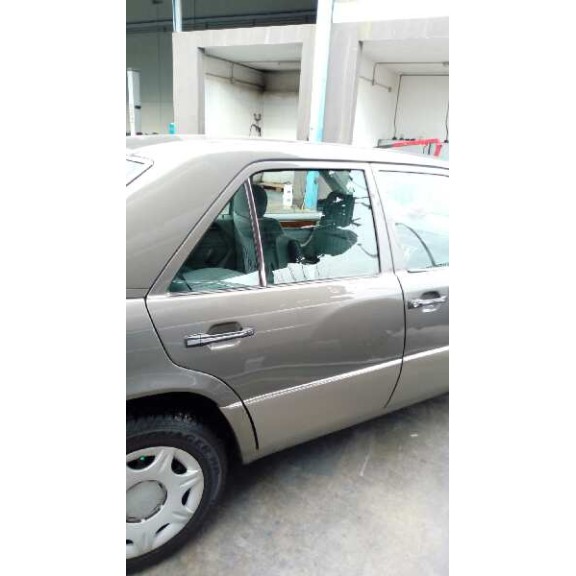 mercedes-benz clase e (w124) berlina del año 1993