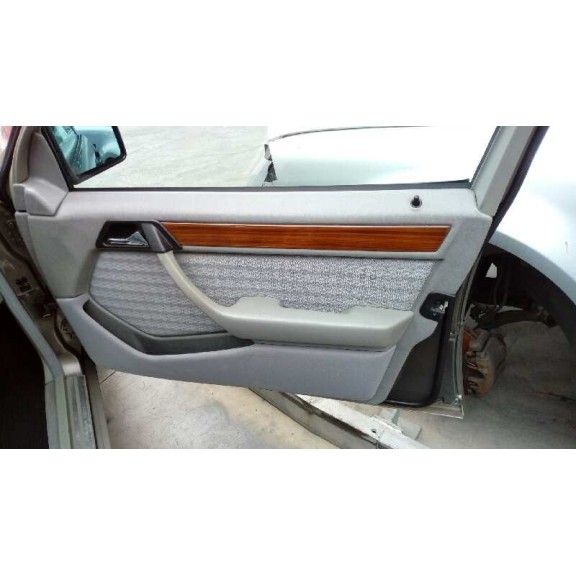 mercedes-benz clase e (w124) berlina del año 1993