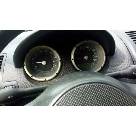 volkswagen polo berlina (6n2) del año 2000