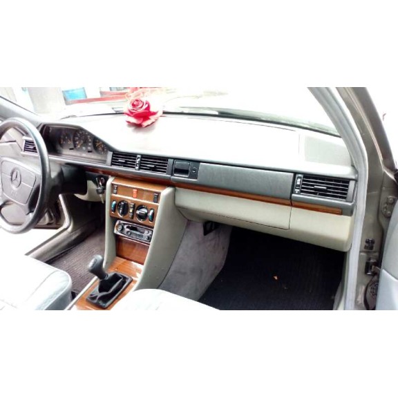 mercedes-benz clase e (w124) berlina del año 1993