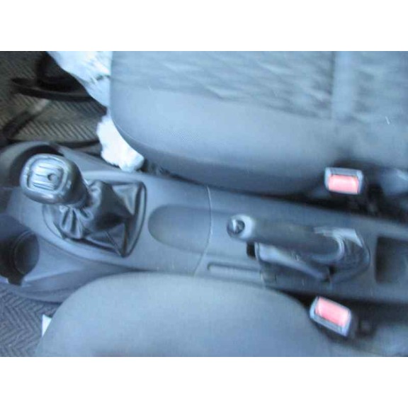 ford focus berlina (cak) del año 2000