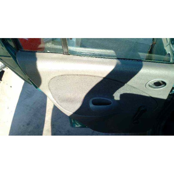 ford fiesta berlina (dx) del año 2000