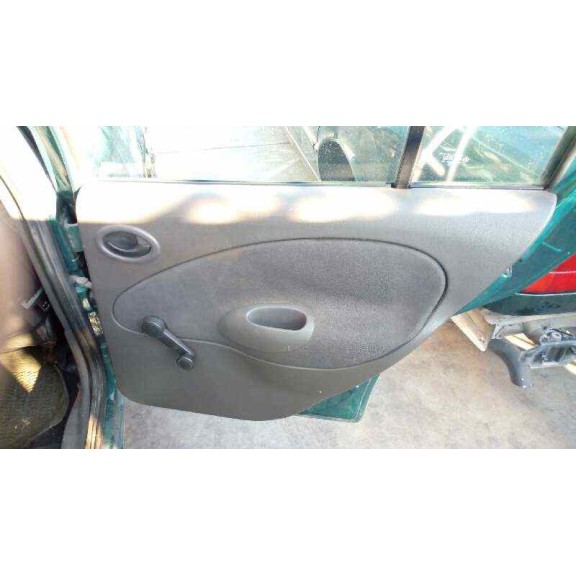 ford fiesta berlina (dx) del año 2000