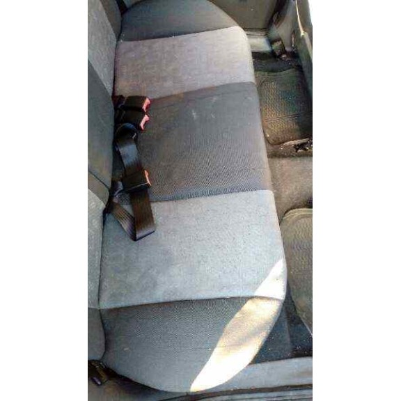 ford fiesta berlina (dx) del año 2000