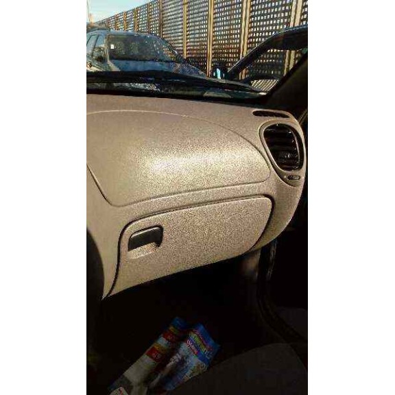 ford fiesta berlina (dx) del año 2000