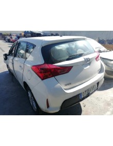 toyota auris del año 2014