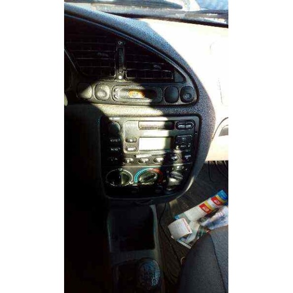 ford fiesta berlina (dx) del año 2000