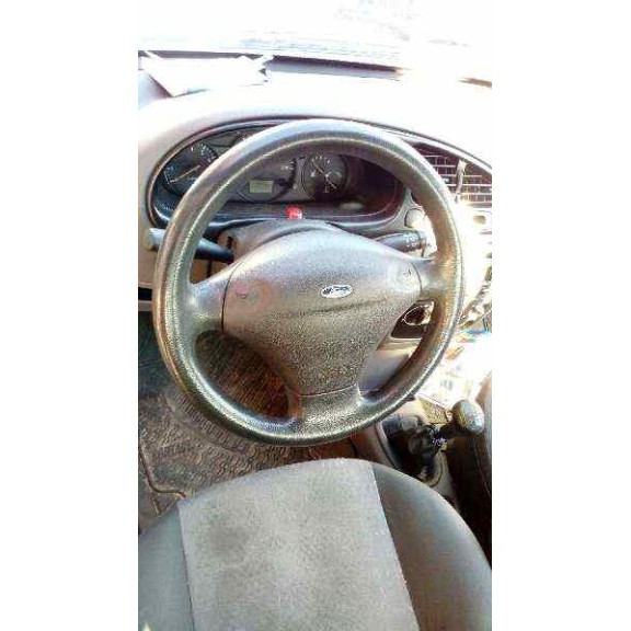 ford fiesta berlina (dx) del año 2000