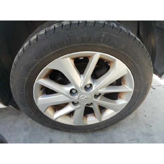 toyota auris del año 2014