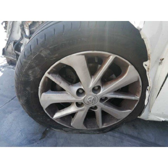 toyota auris del año 2014