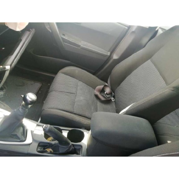 toyota auris del año 2014