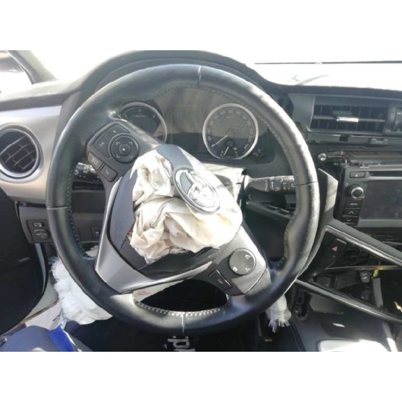 toyota auris del año 2014