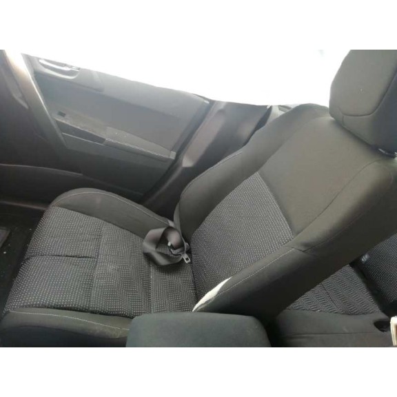 toyota auris del año 2014