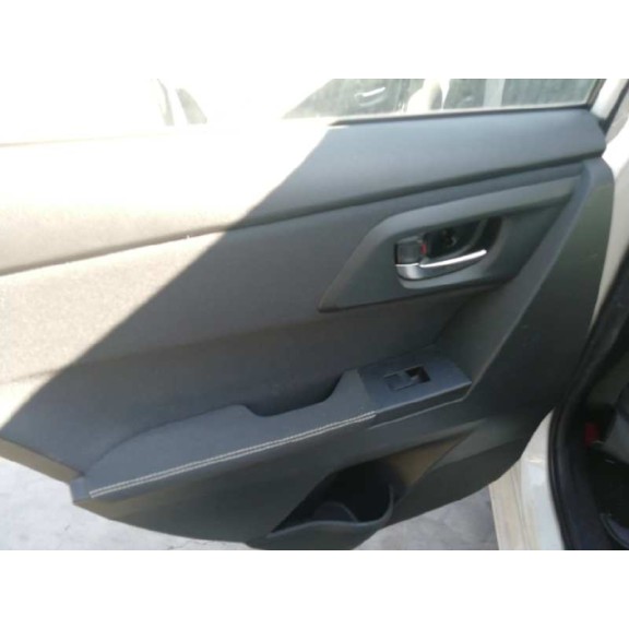 toyota auris del año 2014