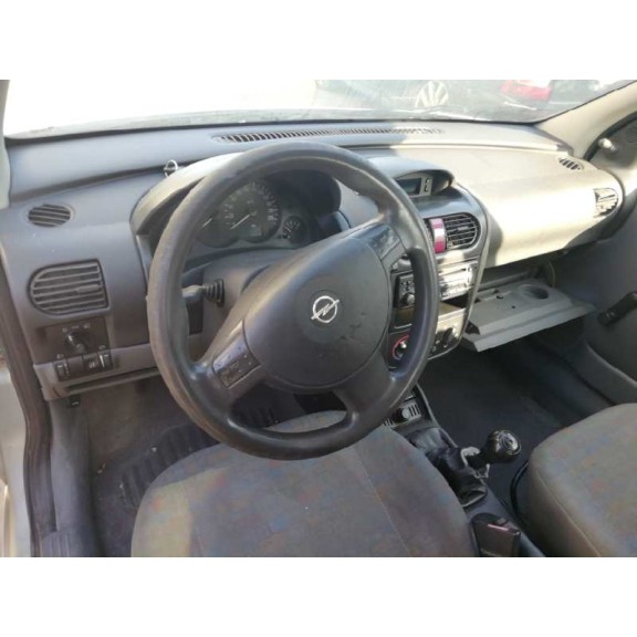 opel corsa c del año 2001