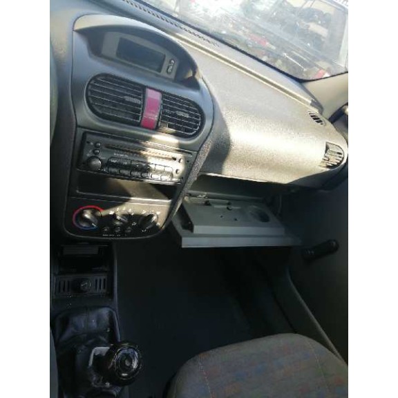 opel corsa c del año 2001