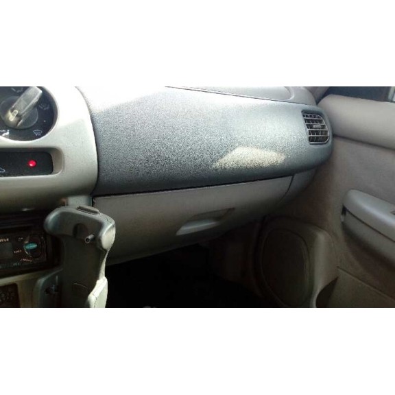 nissan micra (k11) del año 2001