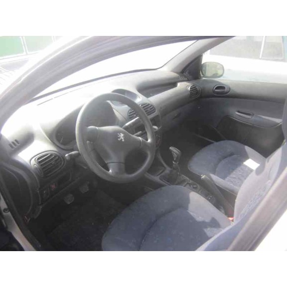 peugeot 206 berlina del año 2001