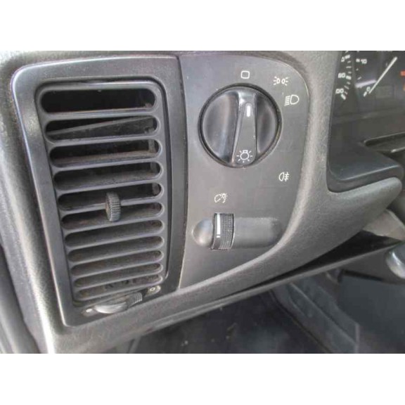 volkswagen polo berlina (6n1) del año 1996