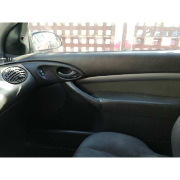ford focus berlina (cak) del año 2003