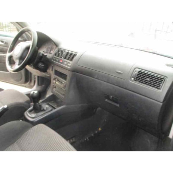 volkswagen golf iv berlina (1j1) del año 2001