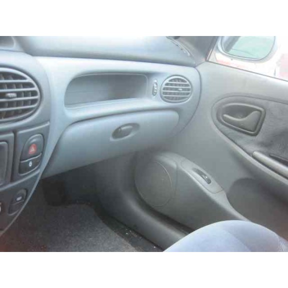 renault megane i berlina hatchback (ba0) del año 1996