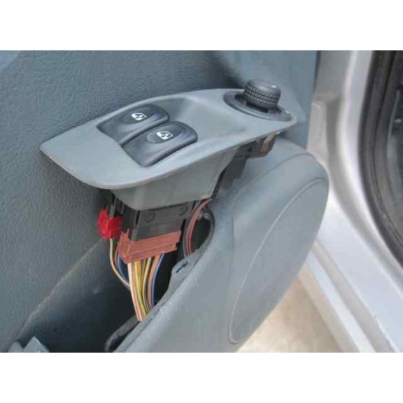 renault megane i berlina hatchback (ba0) del año 1996