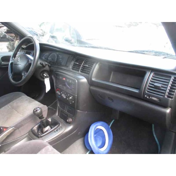 opel vectra b berlina del año 1999