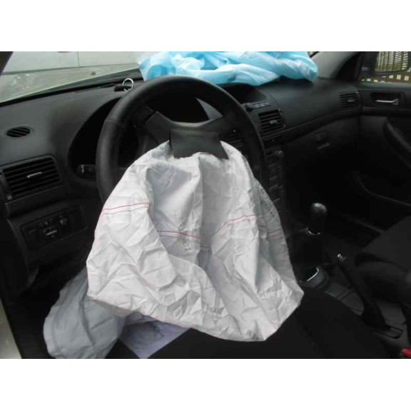 toyota avensis berlina (t25) del año 2003