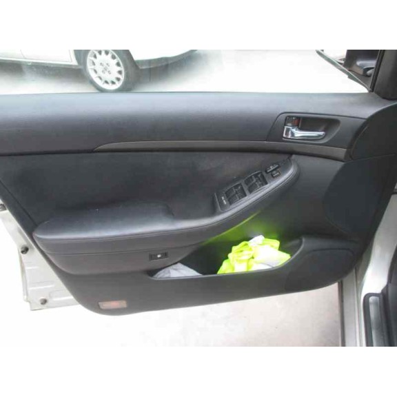 toyota avensis berlina (t25) del año 2003