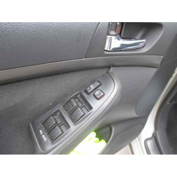 toyota avensis berlina (t25) del año 2003