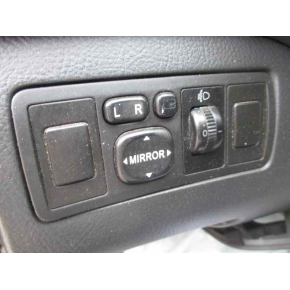 toyota avensis berlina (t25) del año 2003