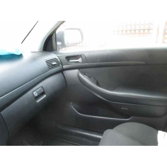 toyota avensis berlina (t25) del año 2003