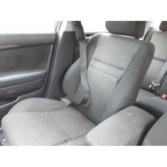 toyota avensis berlina (t25) del año 2003