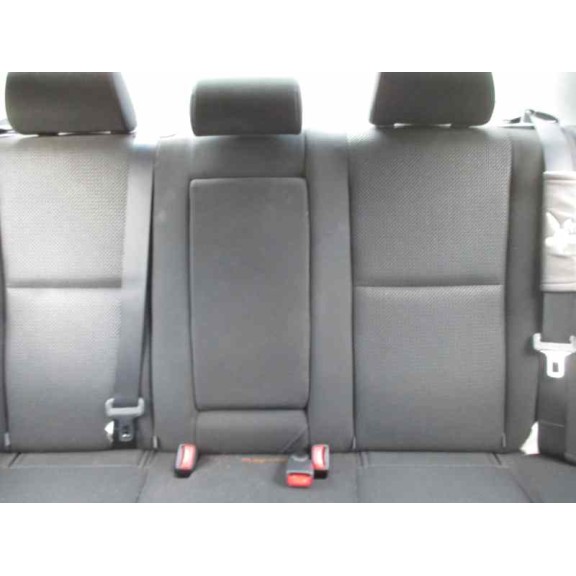 toyota avensis berlina (t25) del año 2003