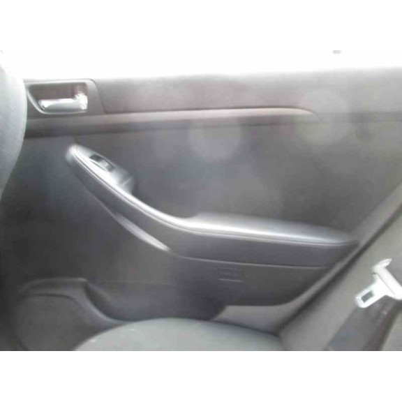 toyota avensis berlina (t25) del año 2003