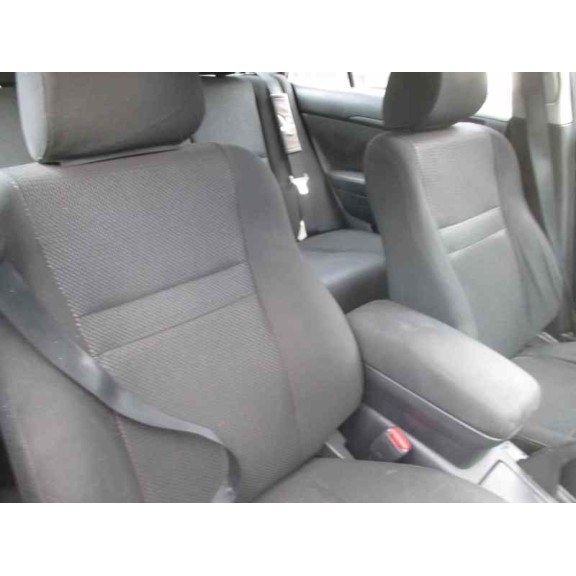 toyota avensis berlina (t25) del año 2003