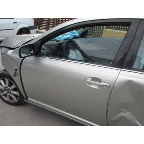 toyota avensis berlina (t25) del año 2003