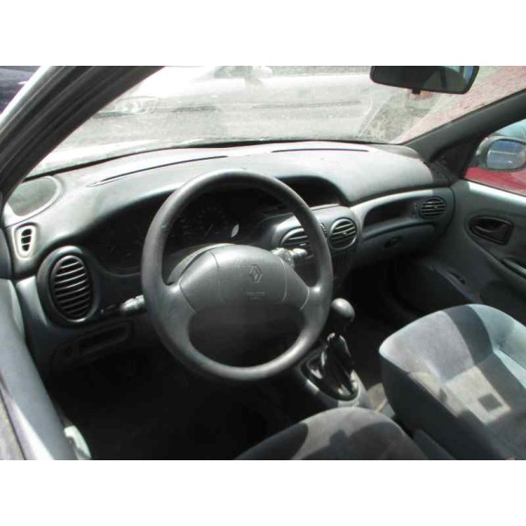 renault megane i berlina hatchback (ba0) del año 1998