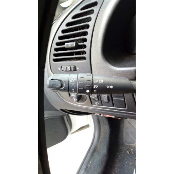 citroën xsara berlina del año 1999