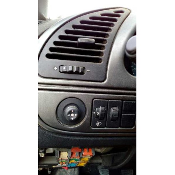 citroën xsara berlina del año 1999