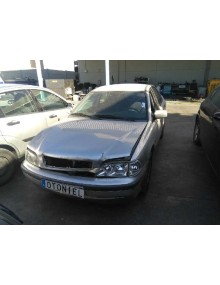 volvo s40 berlina del año 2000