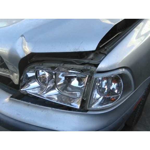 volvo s40 berlina del año 2000