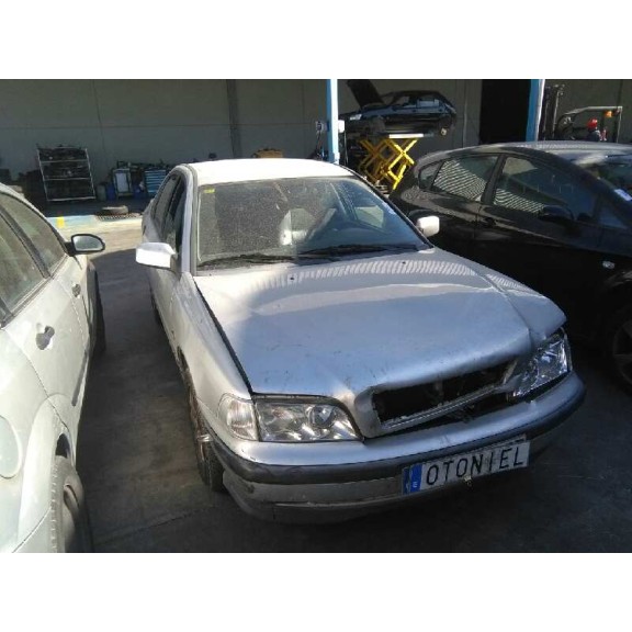 volvo s40 berlina del año 2000